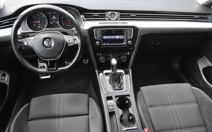 Volkswagen Passat cena 72999 przebieg: 199000, rok produkcji 2016 z Legnica małe 781